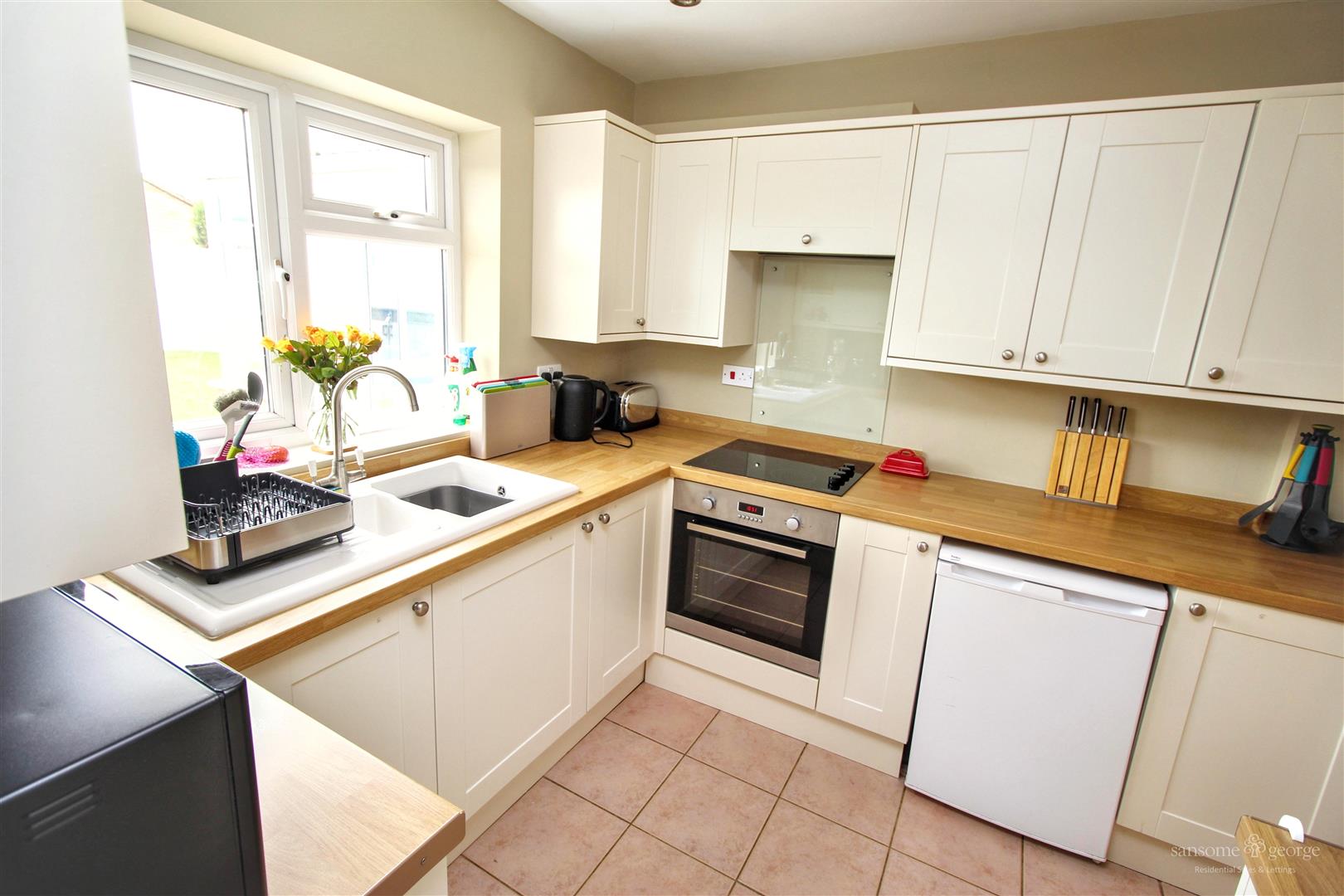 3 bed property in Little Heath Road, Reading